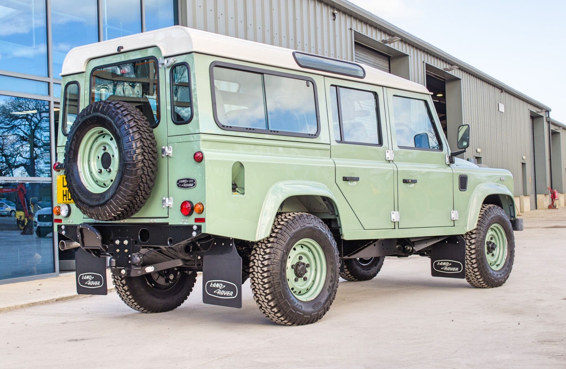 2015 Land Rover Defender 110 Heritage 2.2 TDCI 7 seat station wagon - Image 5 of 84