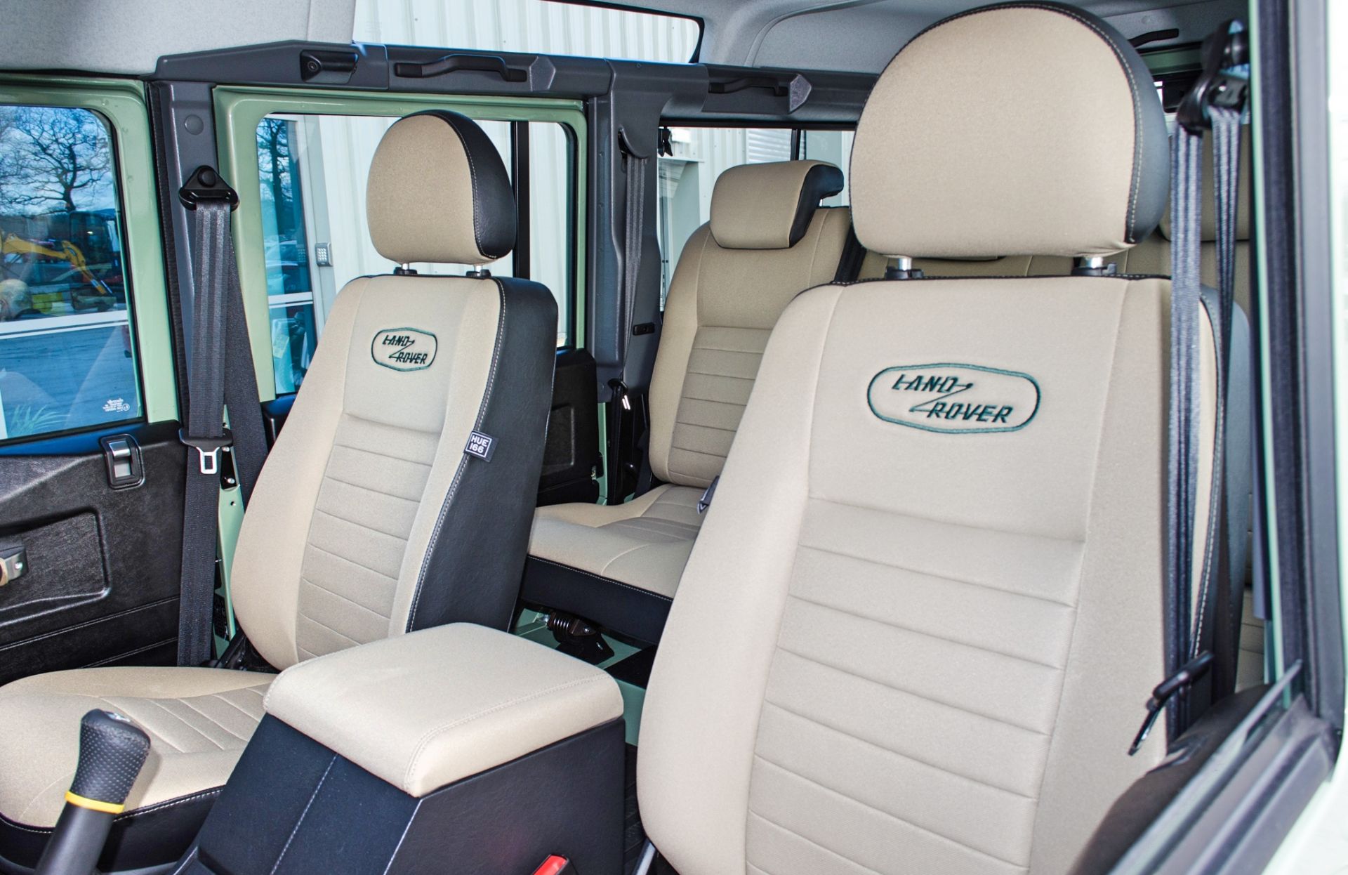 2015 Land Rover Defender 110 Heritage 2.2 TDCI 7 seat station wagon - Image 52 of 84