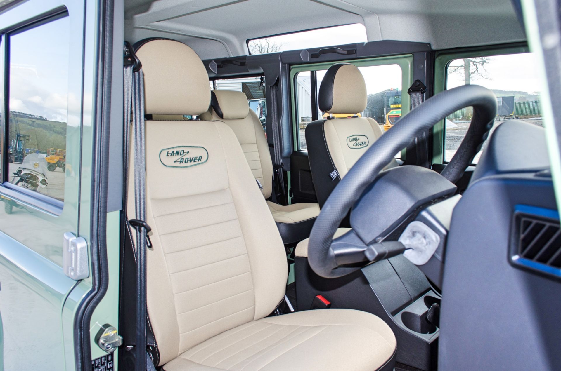 2015 Land Rover Defender 110 Heritage 2.2 TDCI 7 seat station wagon - Image 48 of 84
