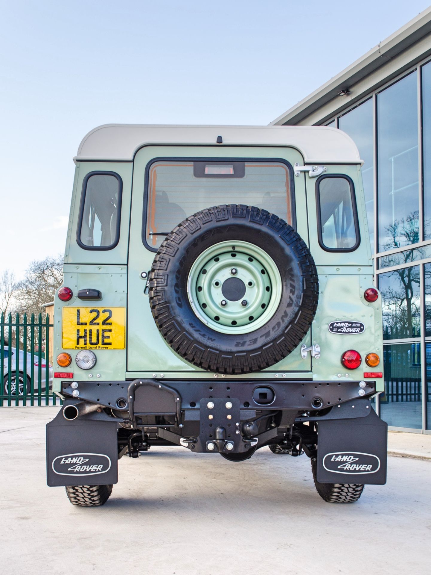 2015 Land Rover Defender 110 Heritage 2.2 TDCI 7 seat station wagon - Image 11 of 84