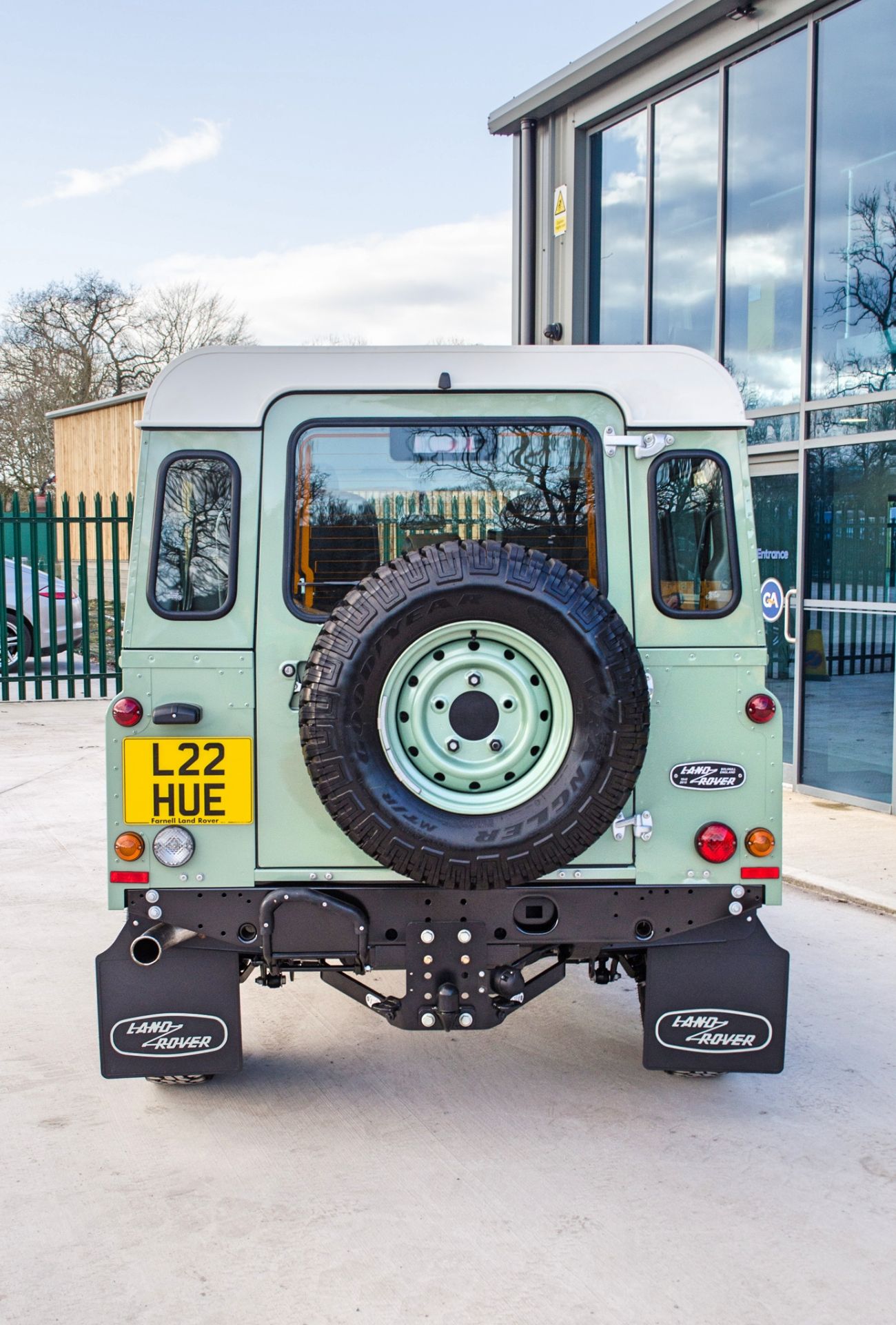 2015 Land Rover Defender 110 Heritage 2.2 TDCI 7 seat station wagon - Image 12 of 84