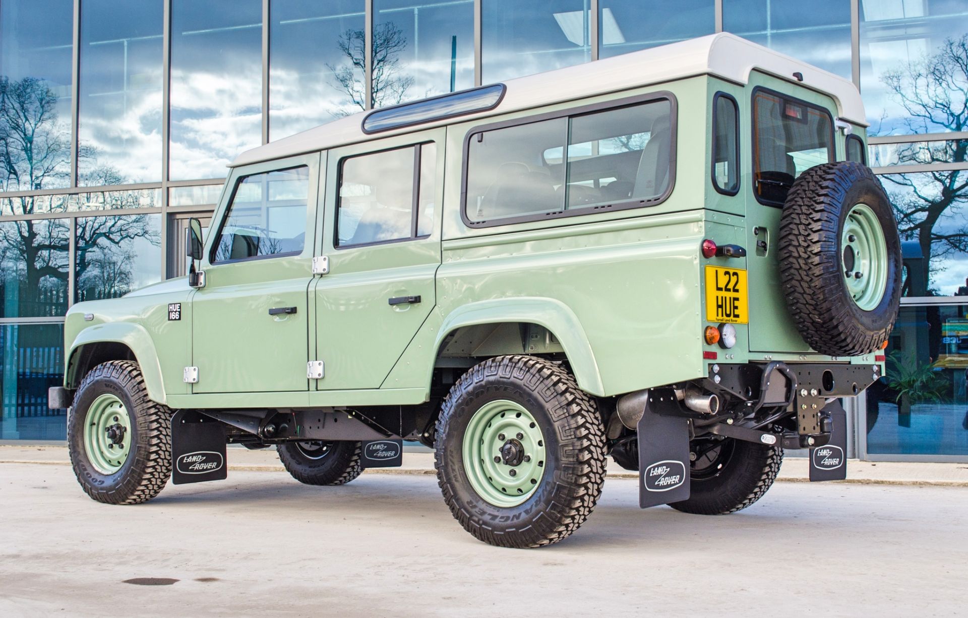 2015 Land Rover Defender 110 Heritage 2.2 TDCI 7 seat station wagon - Image 7 of 84