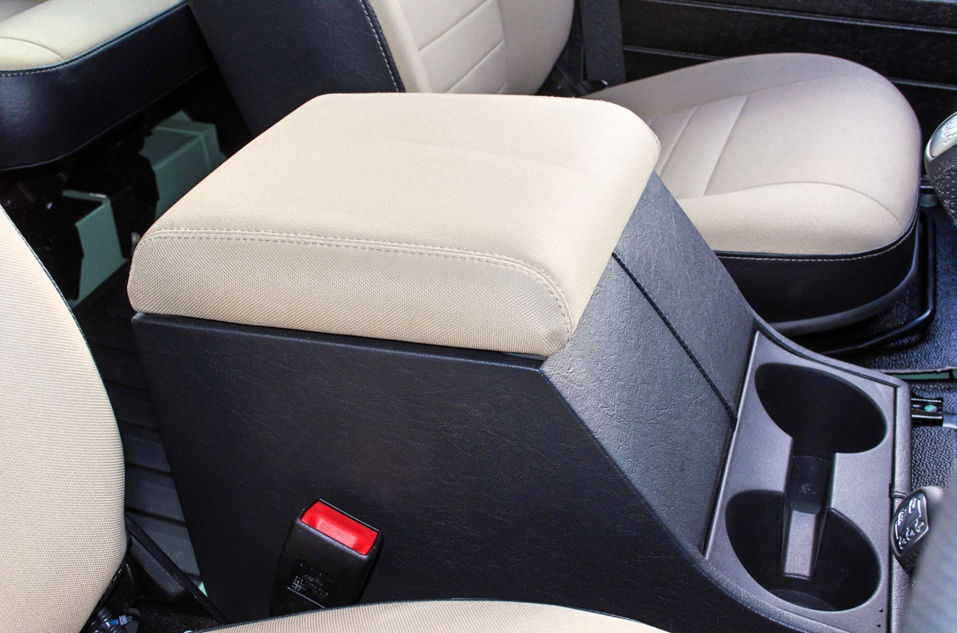2015 Land Rover Defender 110 Heritage 2.2 TDCI 7 seat station wagon - Image 71 of 84