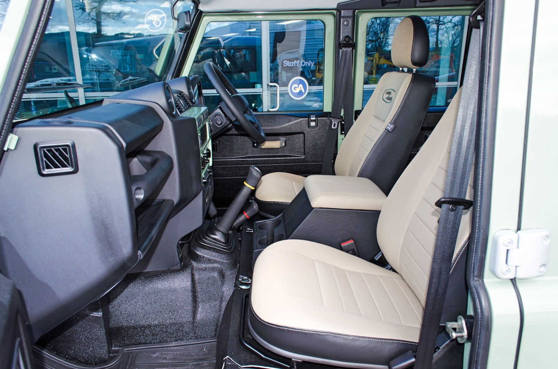 2015 Land Rover Defender 110 Heritage 2.2 TDCI 7 seat station wagon - Image 51 of 84