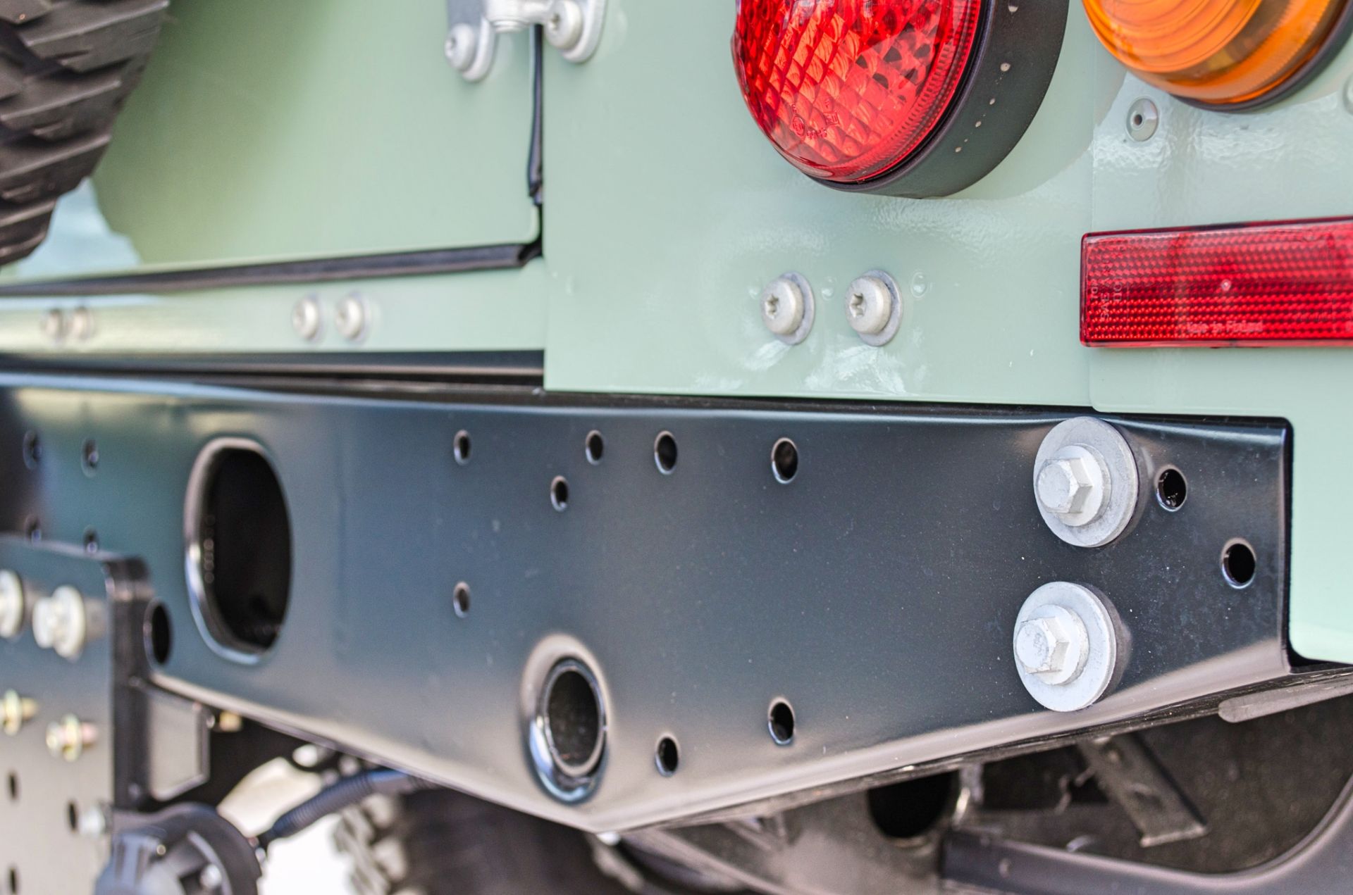 2015 Land Rover Defender 110 Heritage 2.2 TDCI 7 seat station wagon - Image 36 of 84