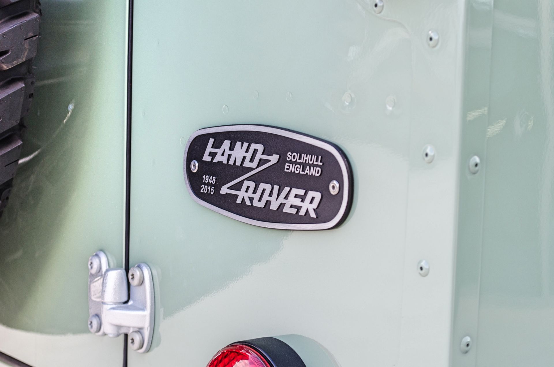 2015 Land Rover Defender 110 Heritage 2.2 TDCI 7 seat station wagon - Image 40 of 84