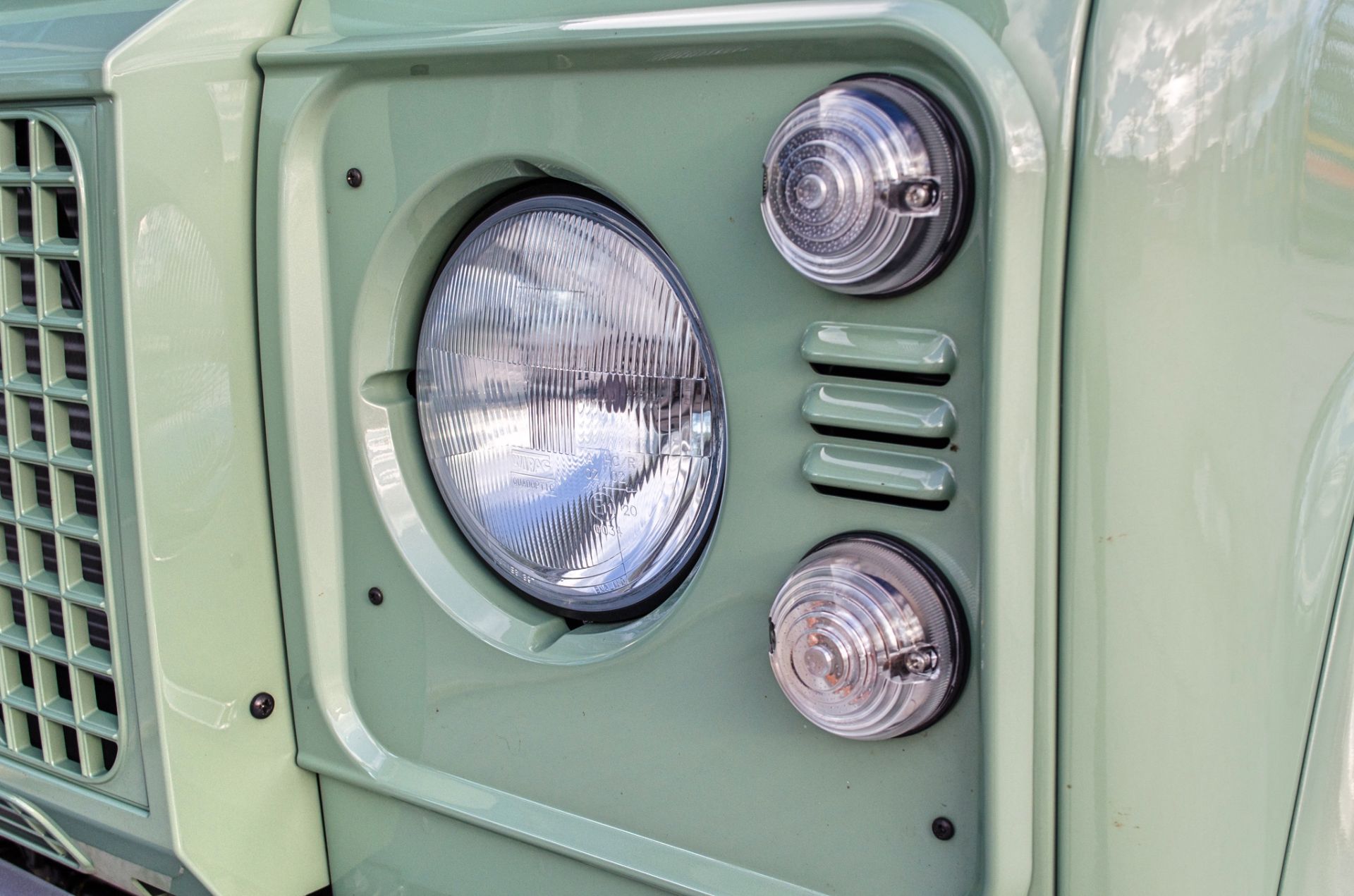2015 Land Rover Defender 110 Heritage 2.2 TDCI 7 seat station wagon - Image 41 of 84