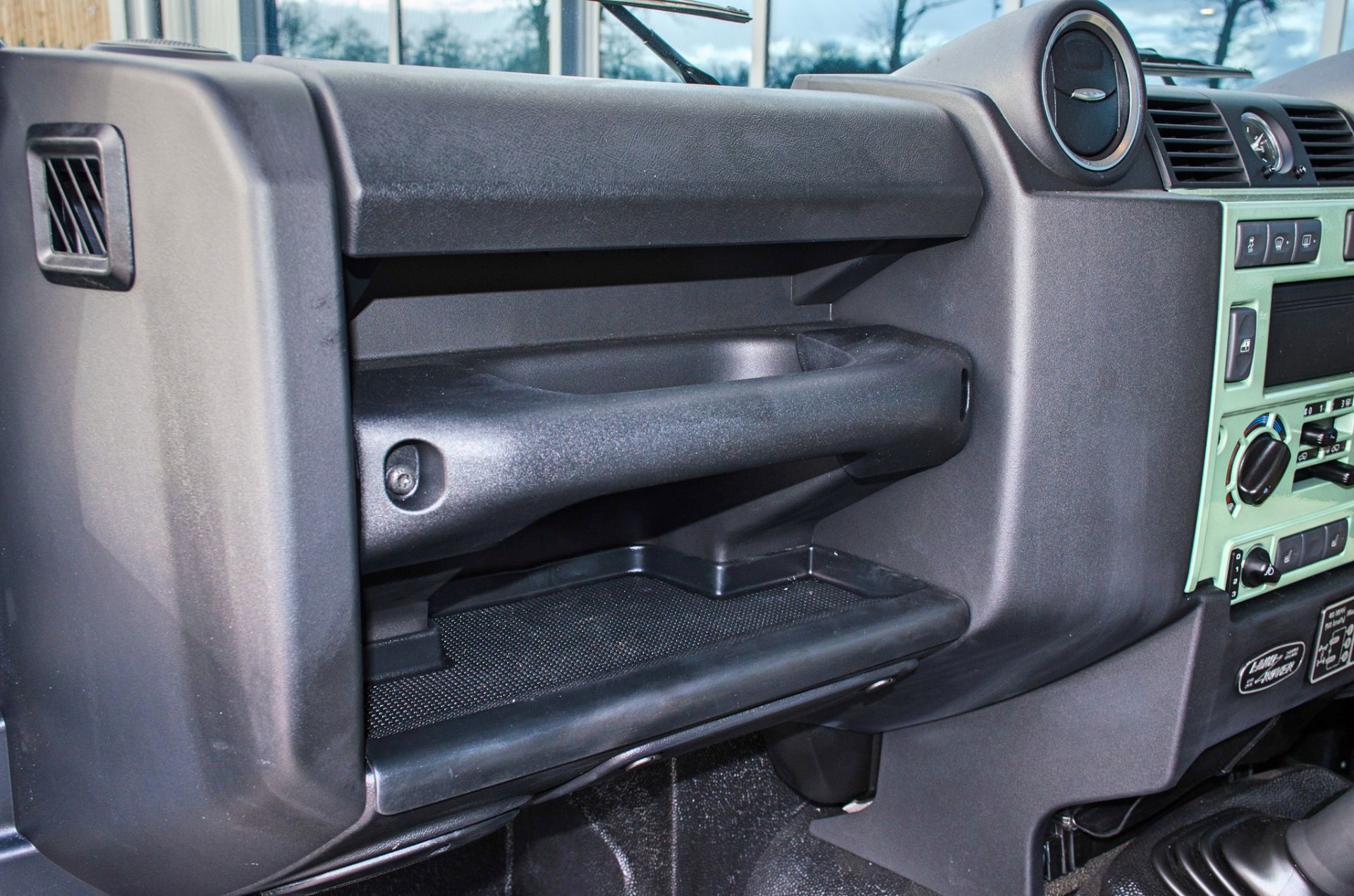 2015 Land Rover Defender 110 Heritage 2.2 TDCI 7 seat station wagon - Image 74 of 84