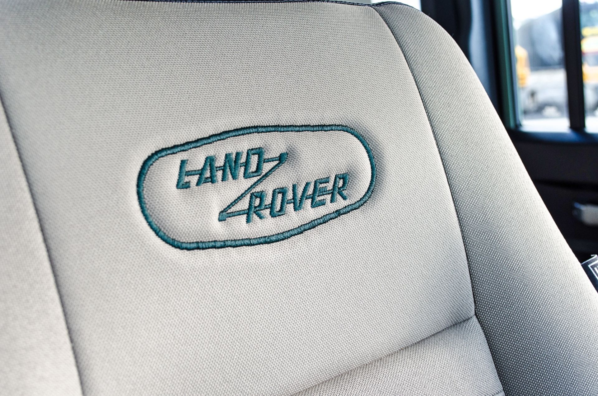 2015 Land Rover Defender 110 Heritage 2.2 TDCI 7 seat station wagon - Image 72 of 84