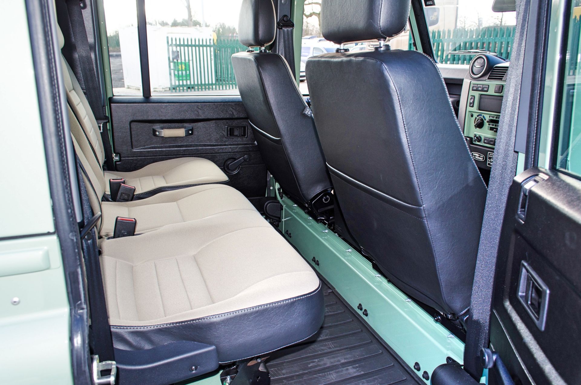 2015 Land Rover Defender 110 Heritage 2.2 TDCI 7 seat station wagon - Image 53 of 84
