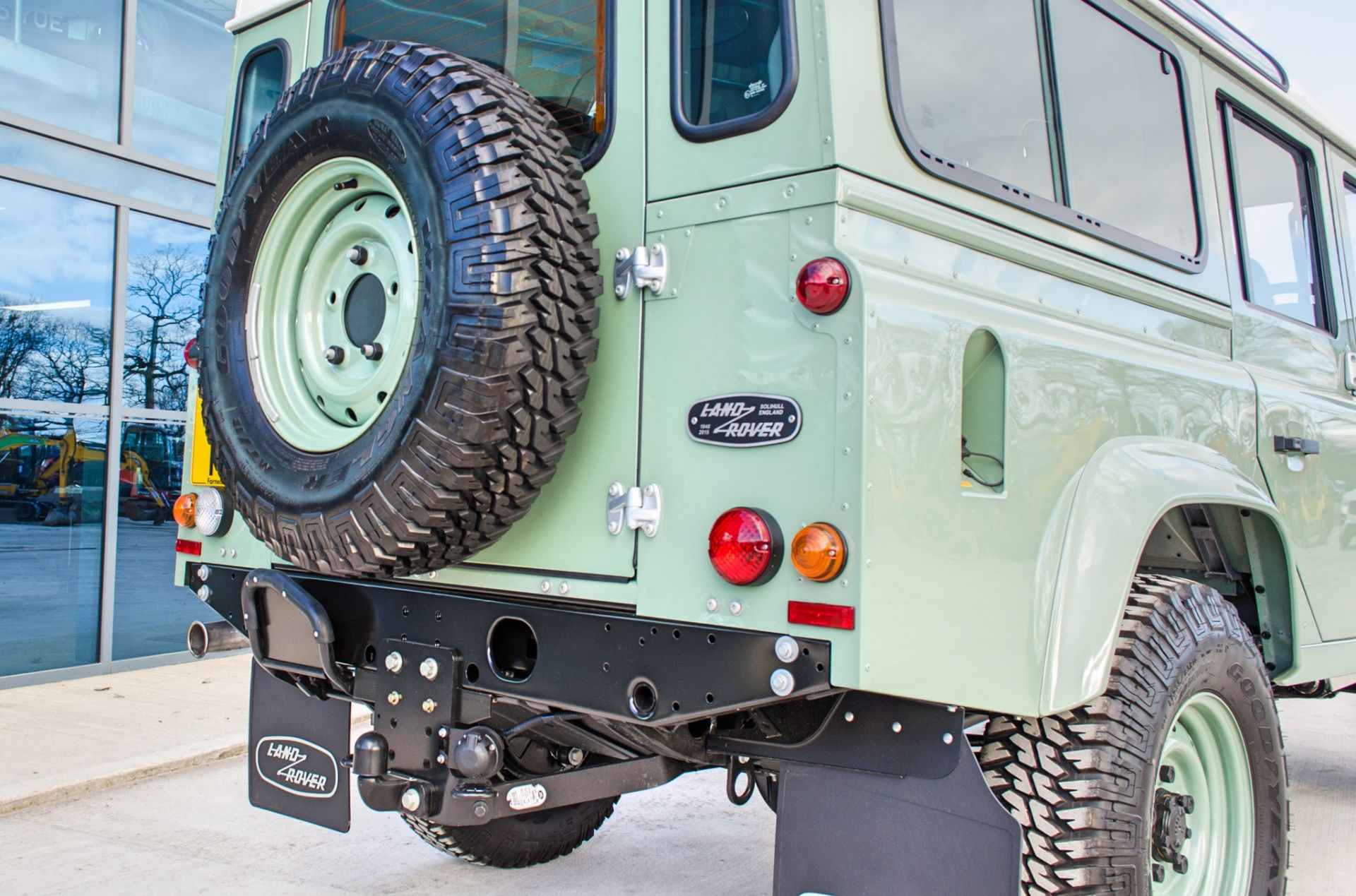 2015 Land Rover Defender 110 Heritage 2.2 TDCI 7 seat station wagon - Image 20 of 84