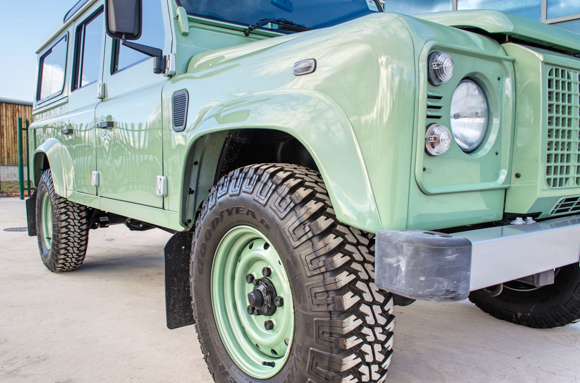 2015 Land Rover Defender 110 Heritage 2.2 TDCI 7 seat station wagon - Image 17 of 84
