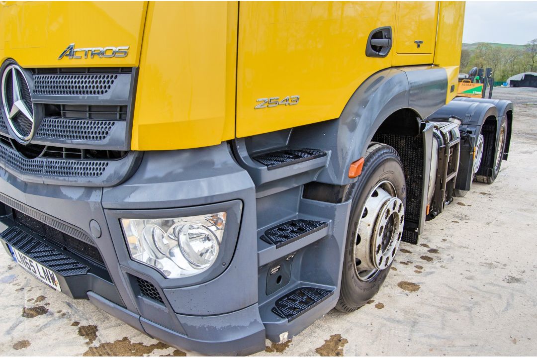 Mercedes Benz Actros 2543 Bluetech 6 6x2 tractor unit Registration Number: LN65 LNW Date of - Image 9 of 29