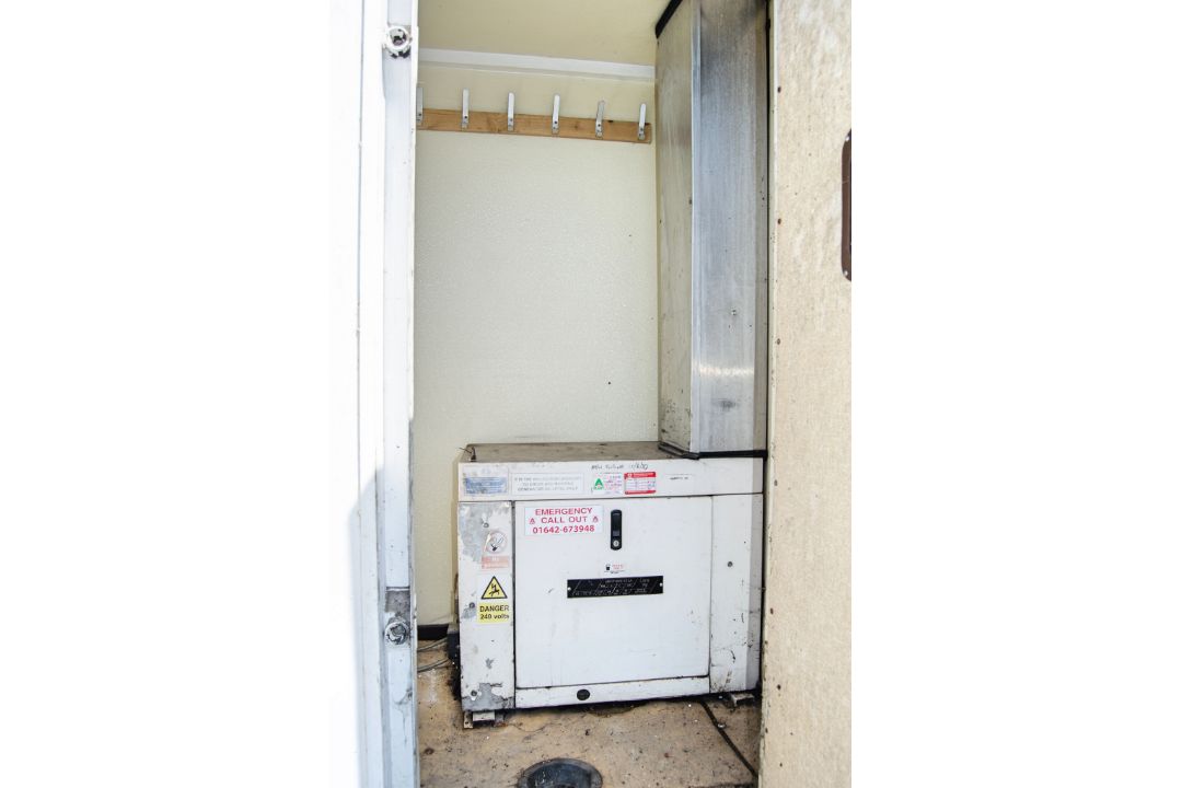 12 ft x 8 ft steel anti-vandal mobile welfare site unit Comprising of: Canteen area, toilet & - Image 10 of 11