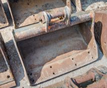 2 ft digging bucket