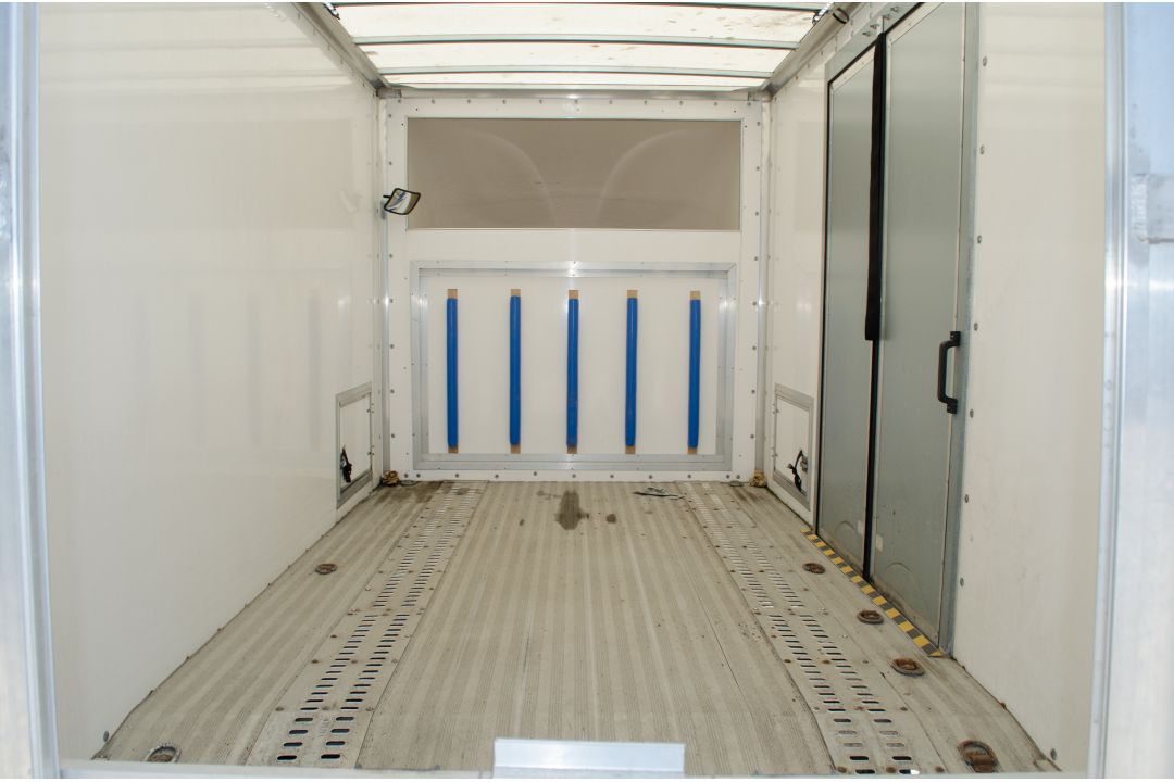 Mercedes Benz Sprinter 516 2.2 CDI LWB Automatic covered single car transporter  Registration - Image 23 of 30
