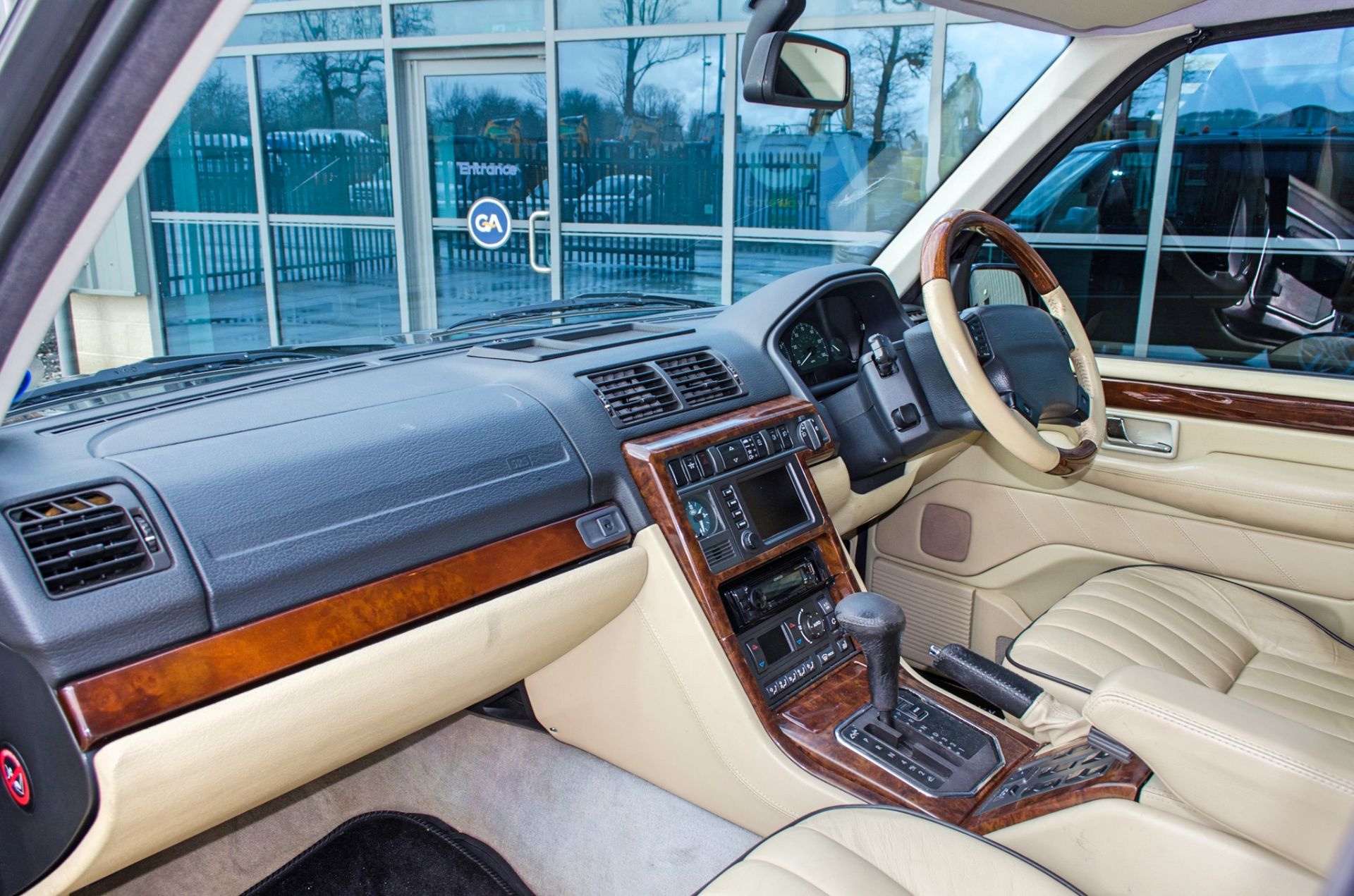 2001 Range Rover Vogue 4.6 litre V8 Auto 4 door SUV estate Registration: Y498 HNP Chassis: - Image 39 of 65