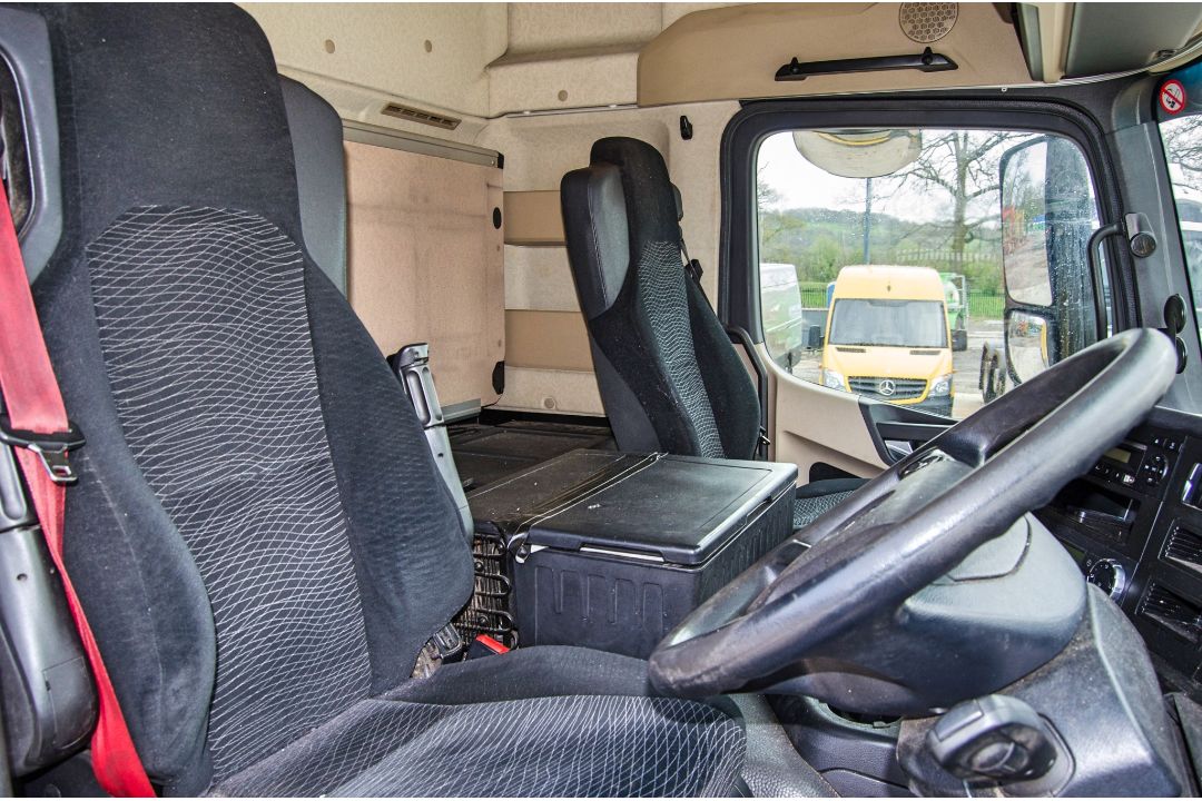 Mercedes Benz Actros 2543 Bluetech 6 6x2 tractor unit Registration Number: LN65 LNW Date of - Image 22 of 29