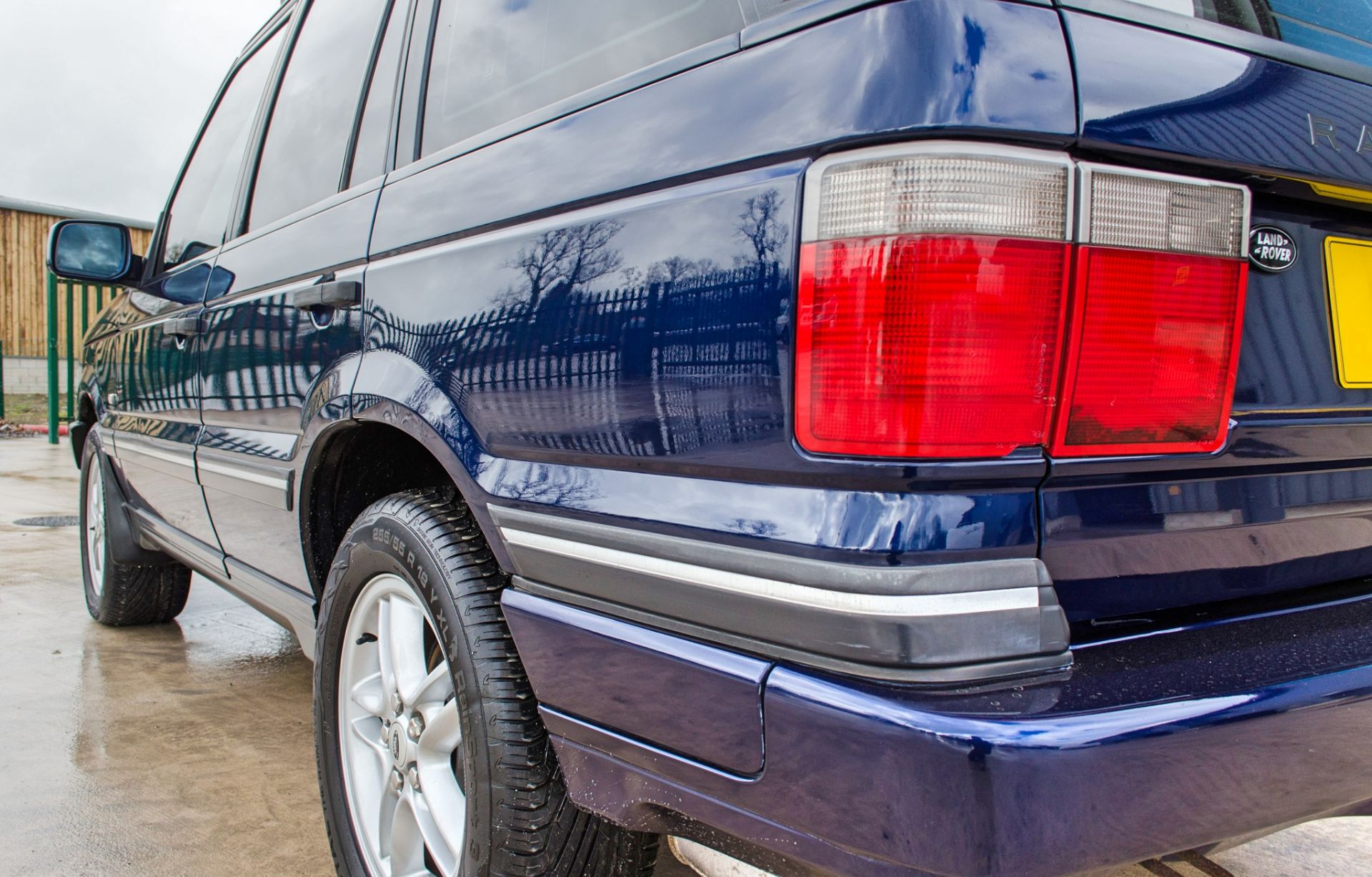 2001 Range Rover Vogue 4.6 litre V8 Auto 4 door SUV estate Registration: Y498 HNP Chassis: - Image 23 of 65