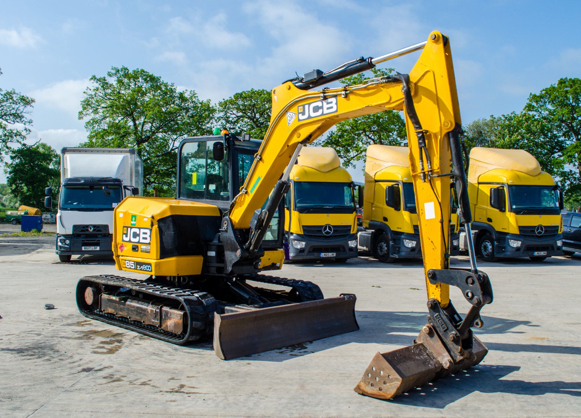 JCB 85Z-1 eco 8.5 tonne rubber tracked excavator Year: 2016 S/N: 2249455 Recorded Hours: 3224 piped, - Image 2 of 23