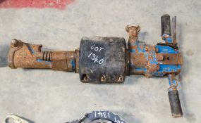 Pneumatic anti-vibe breaker