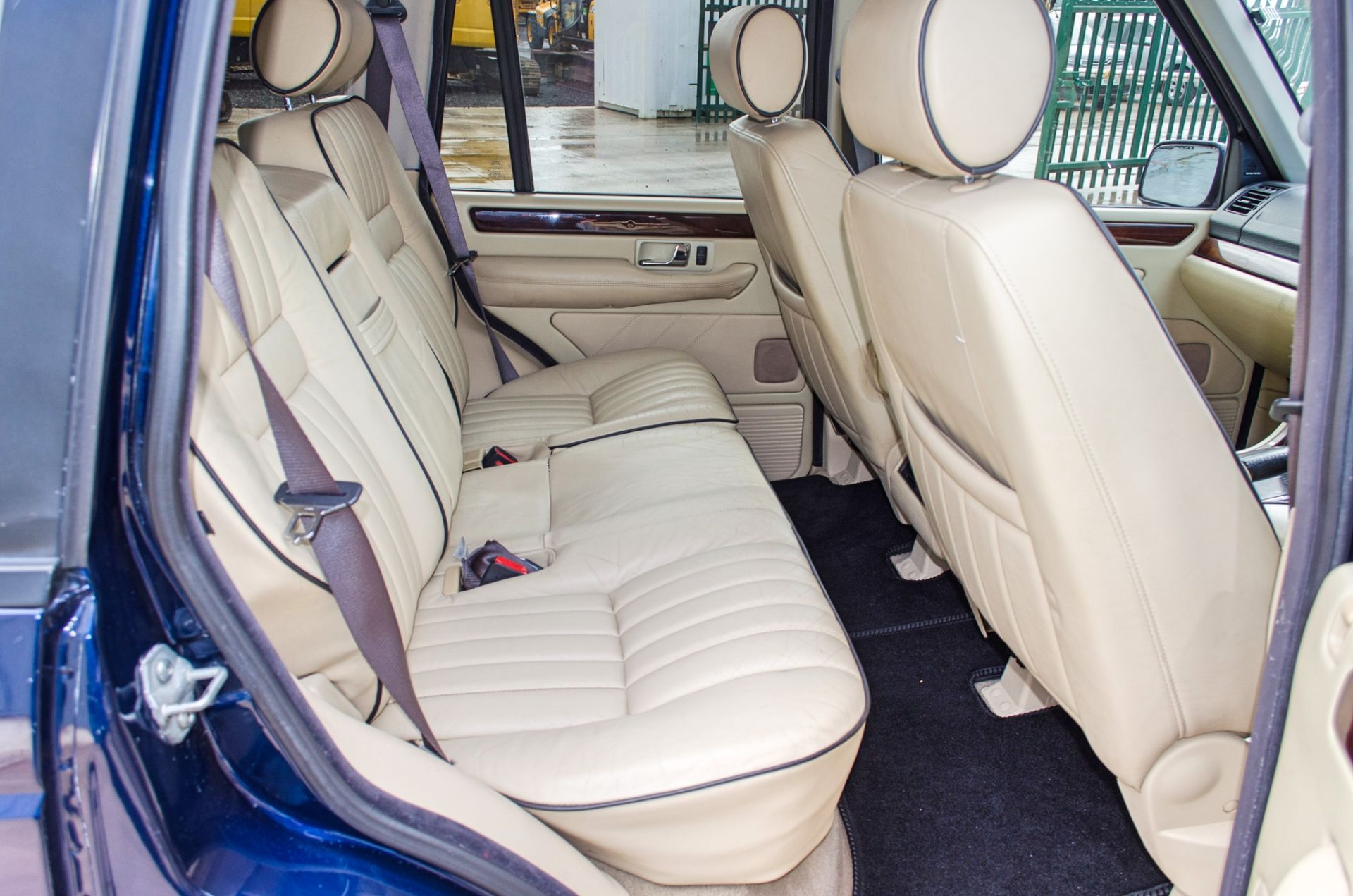 2001 Range Rover Vogue 4.6 litre V8 Auto 4 door SUV estate Registration: Y498 HNP Chassis: - Image 44 of 65