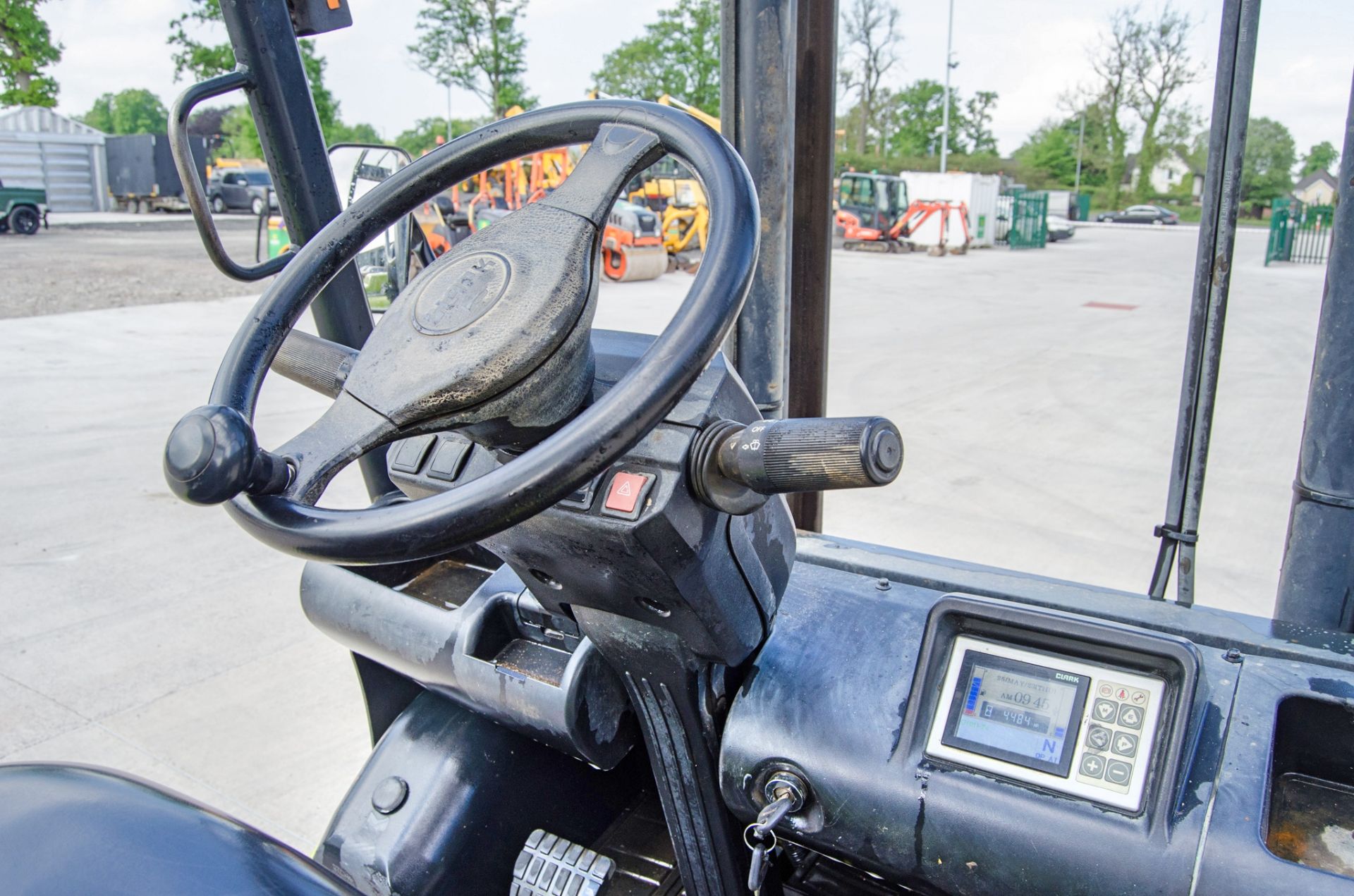 Clark C40D 4 tonne diesel driven fork lift truck Year: 2014 S/N: 9913 Recorded Hours: 4484 N628404 - Image 17 of 21