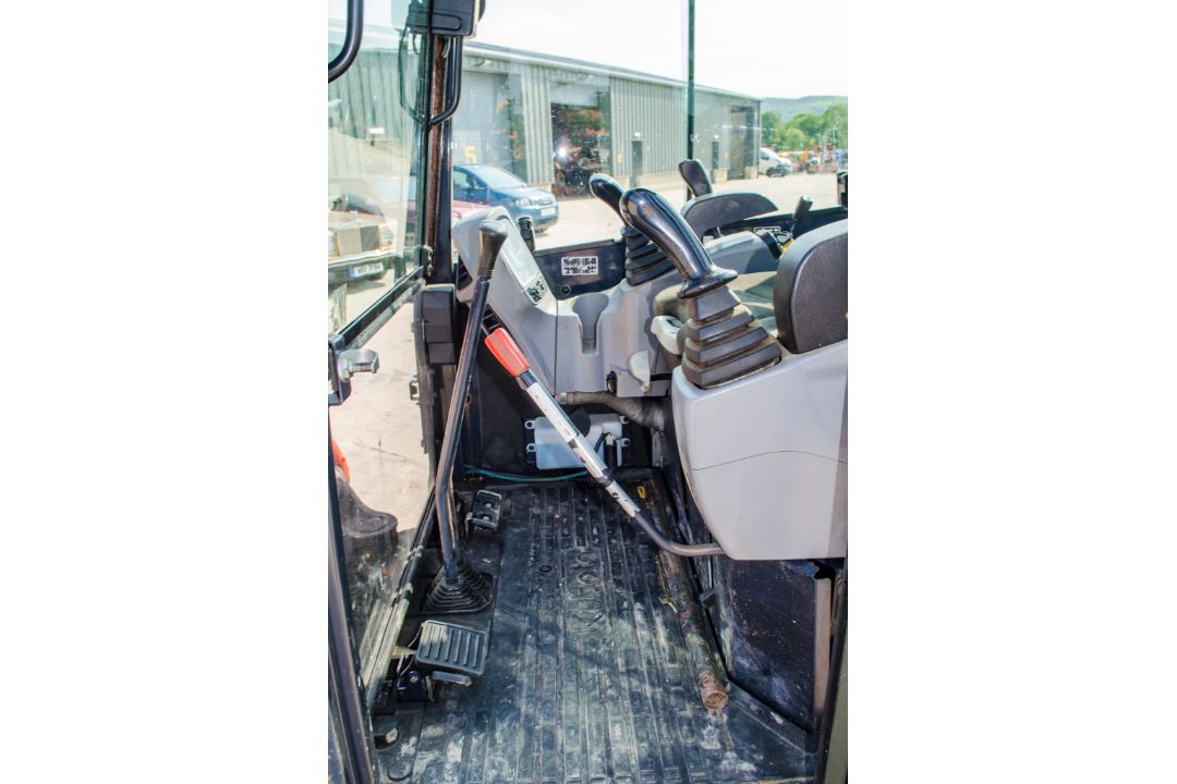 Kubota U27-4 2.7 tonne rubber tracked mini excavator Year: 2016 S/N: 58743 Recorded Hours: 3288 - Image 18 of 21