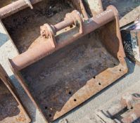 2 ft digging bucket