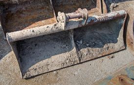 3 ft digging bucket