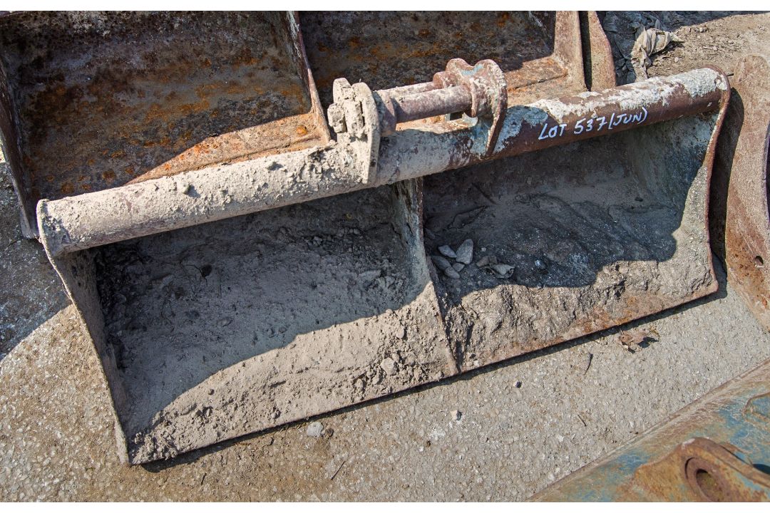 3 ft digging bucket - Image 1 of 2