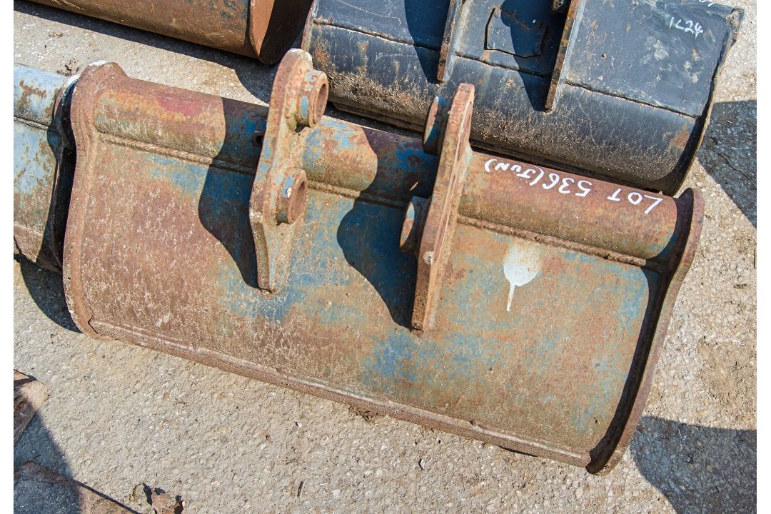 2 ft digging bucket - Image 2 of 2