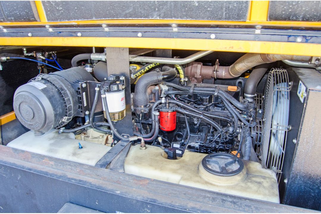 Doosan 7/72 diesel driven fast tow air compressor Year: 2014 S/N: 542145 Recorded Hours: 1443 - Image 5 of 8