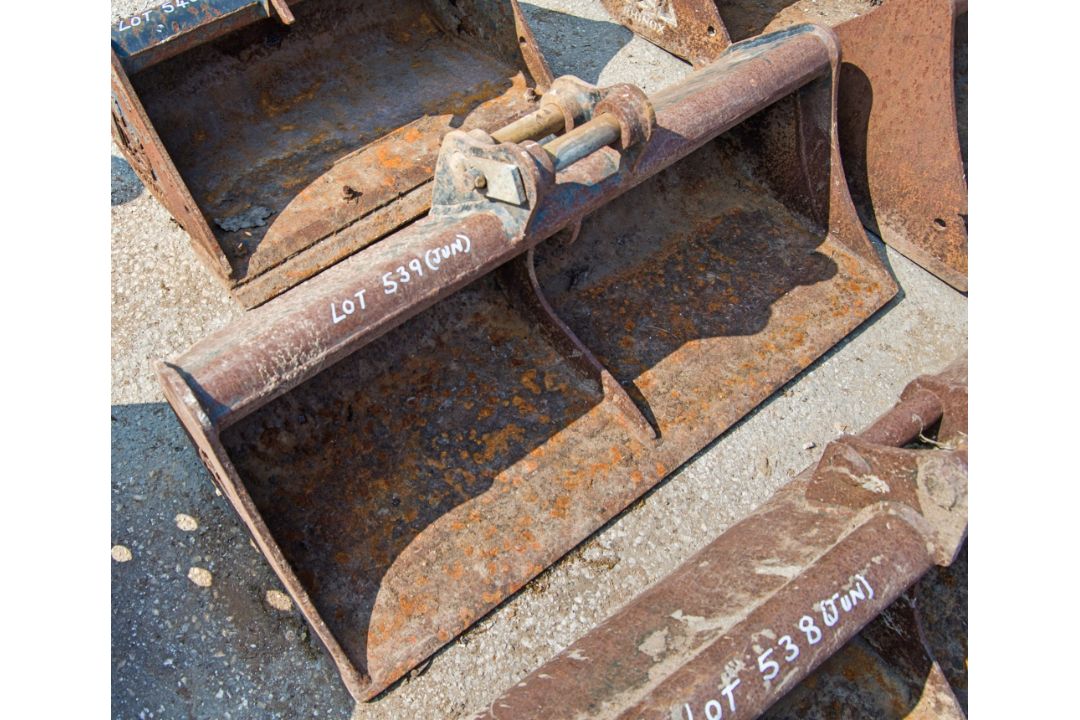 3 ft digging bucket - Image 1 of 2