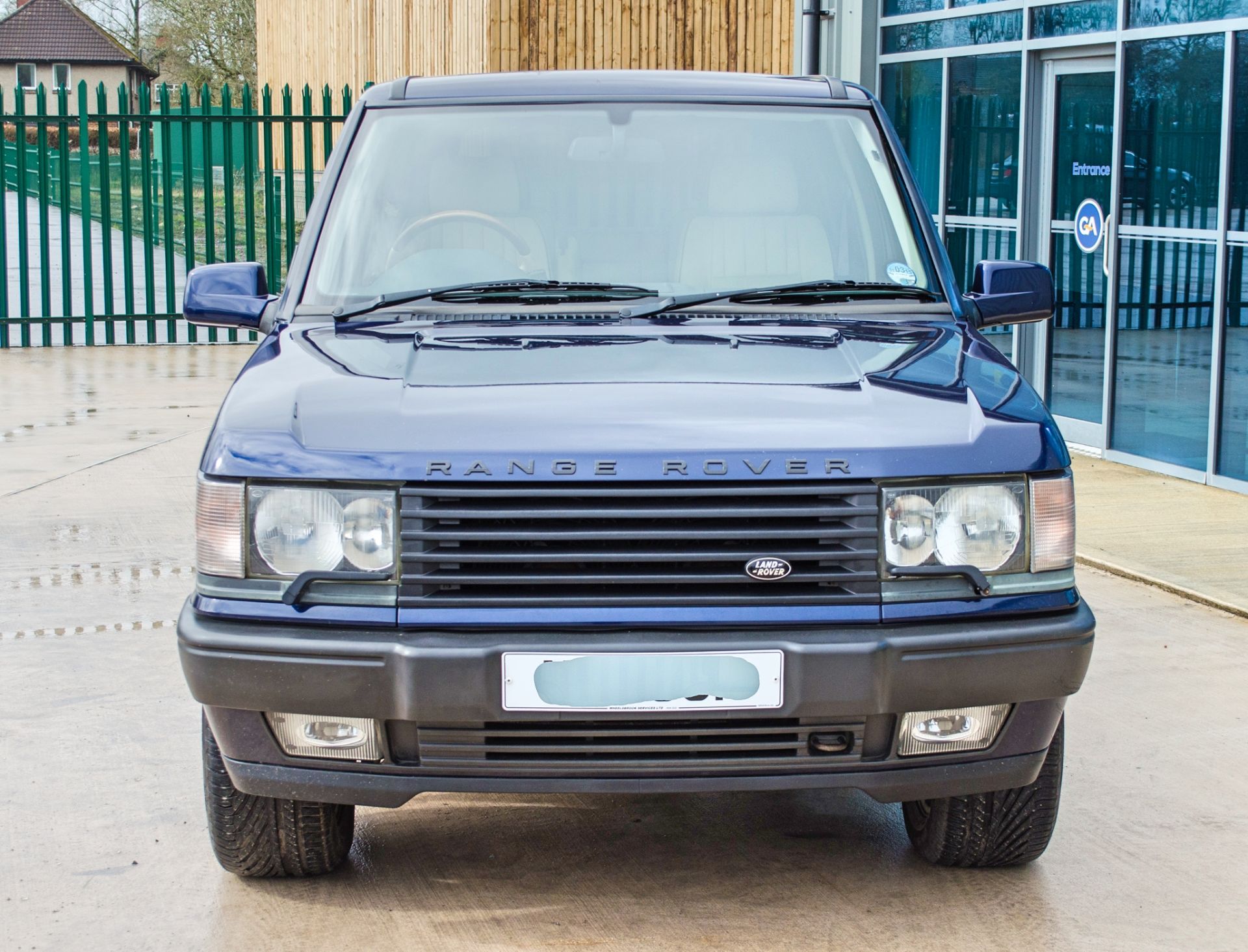 2001 Range Rover Vogue 4.6 litre V8 Auto 4 door SUV estate Registration: Y498 HNP Chassis: - Image 10 of 65