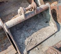 2 ft digging bucket