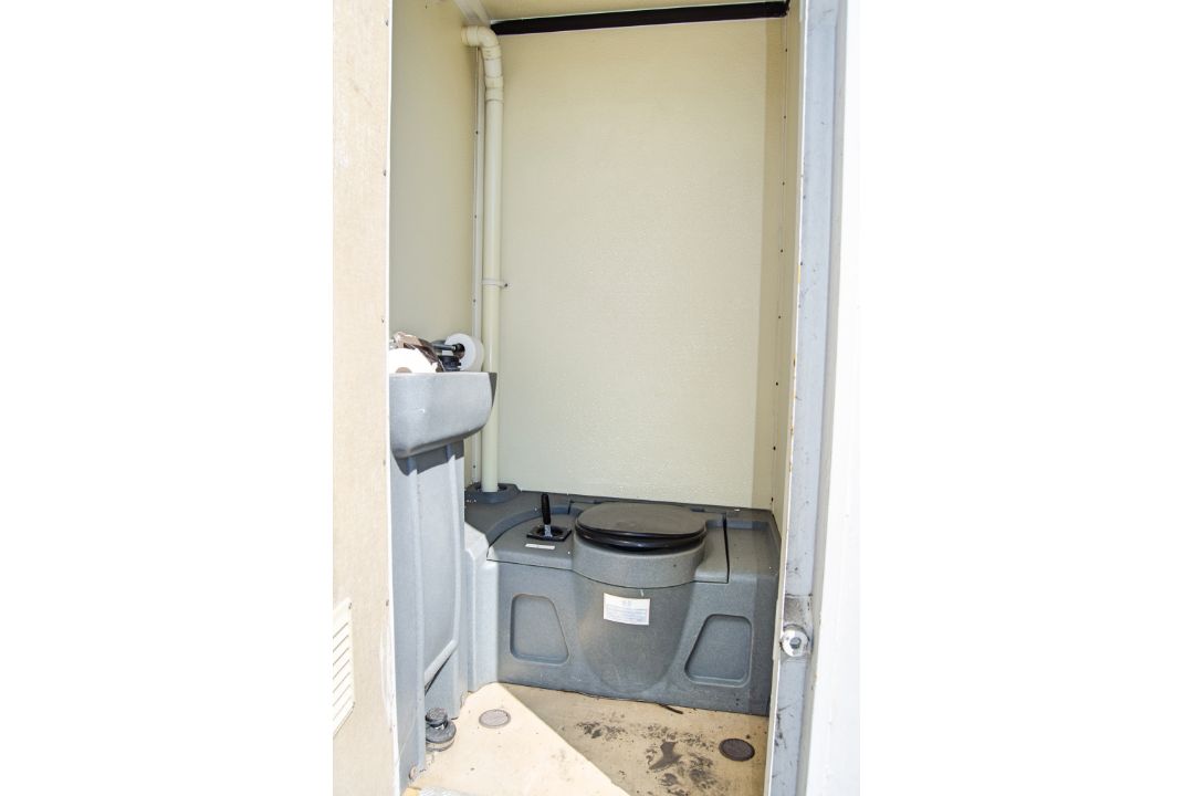 12 ft x 8 ft steel anti-vandal mobile welfare site unit Comprising of: Canteen area, toilet & - Image 9 of 11