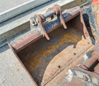 2 ft digging bucket
