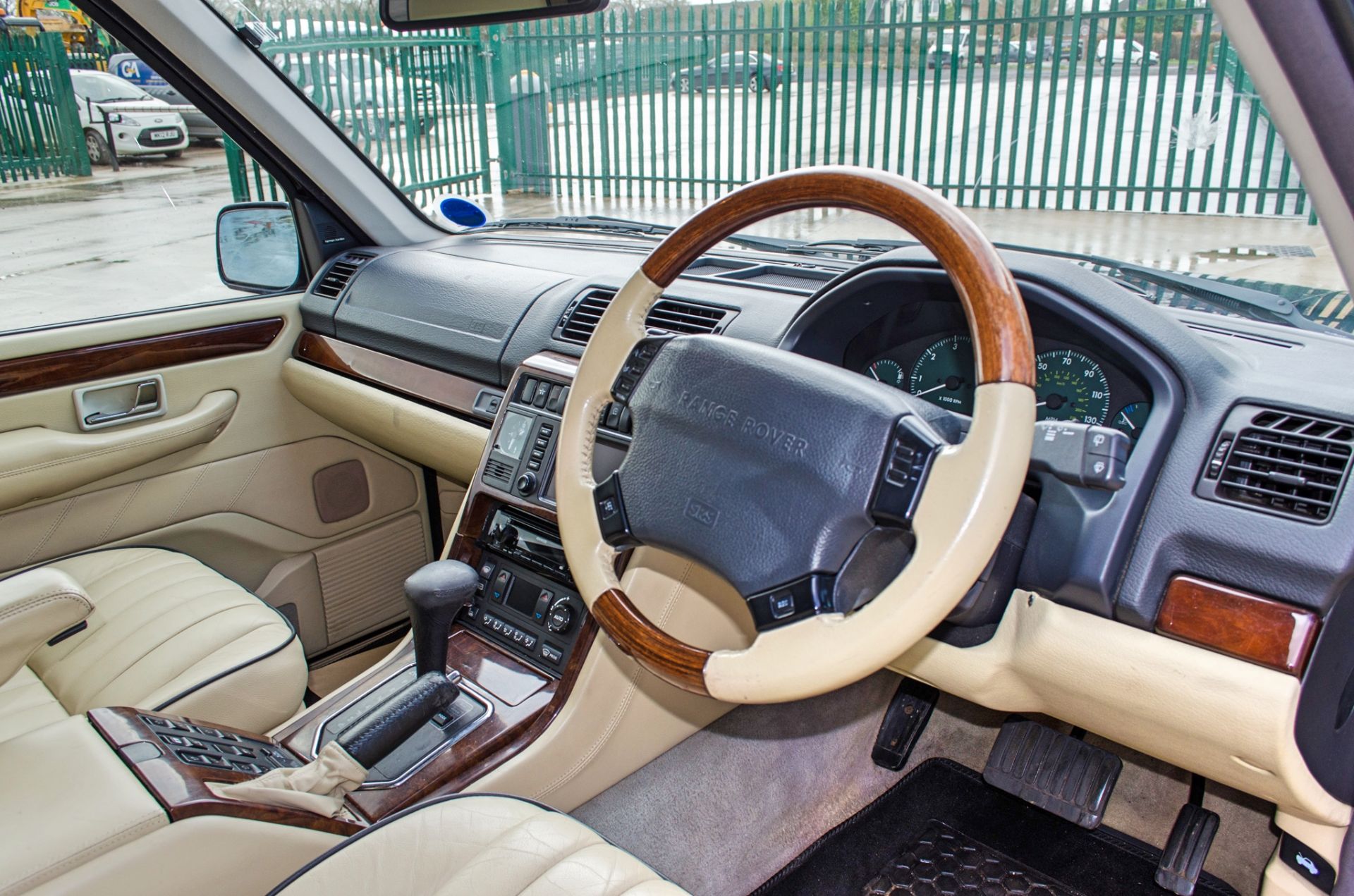 2001 Range Rover Vogue 4.6 litre V8 Auto 4 door SUV estate Registration: Y498 HNP Chassis: - Image 35 of 65
