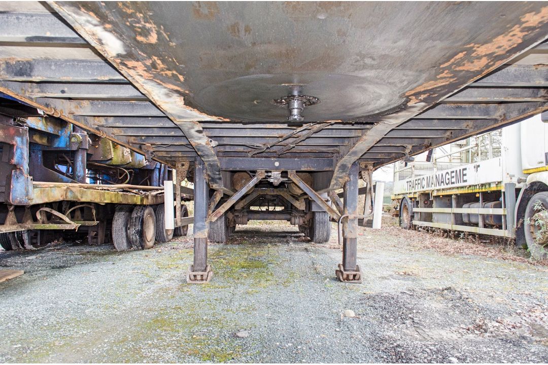 SDC 13.6 metre tri-axle curtain side trailer Year: 2003 Reg Ident: C131442 MOT: Expired - Image 9 of 12