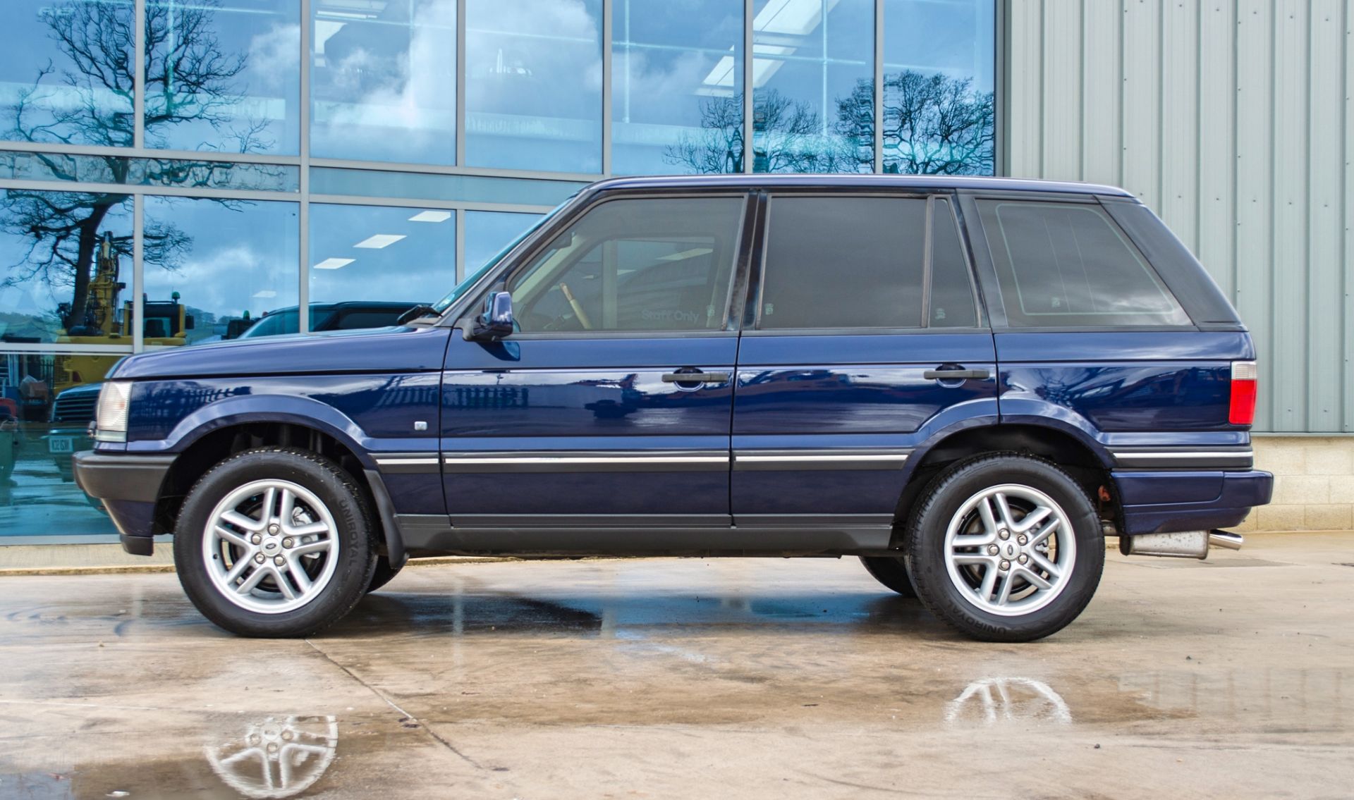 2001 Range Rover Vogue 4.6 litre V8 Auto 4 door SUV estate Registration: Y498 HNP Chassis: - Image 15 of 65