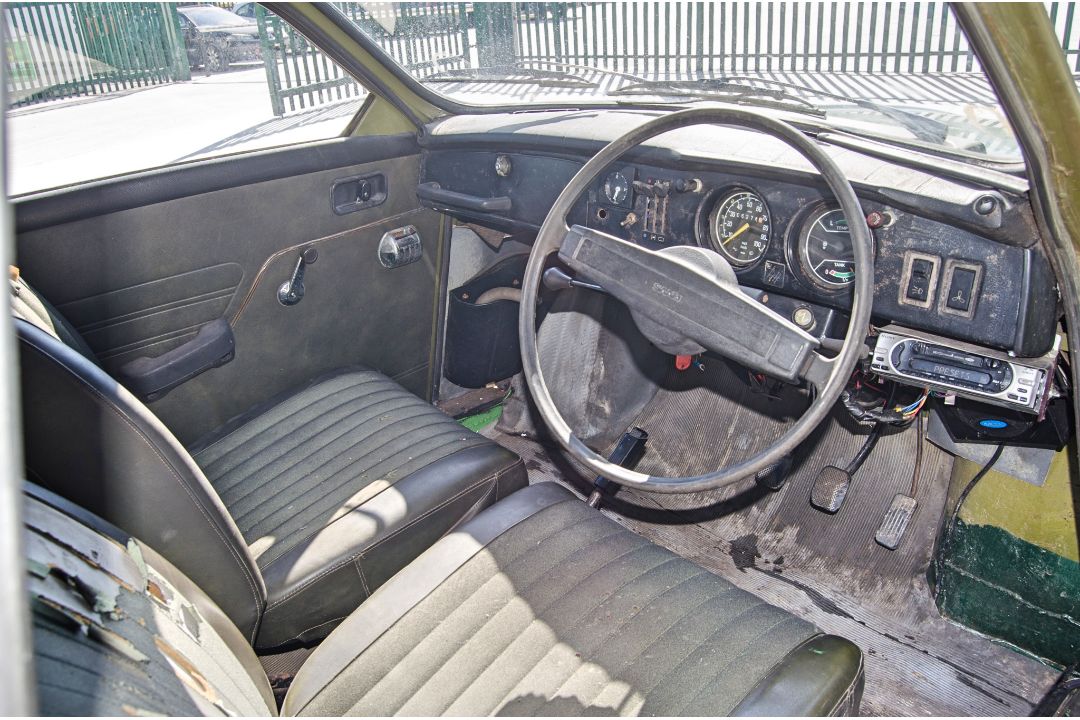 Saab 95 1498cc V4 petrol 4 speed manual 3 door 7 seat station wagon Registration Number: APO 20L - Image 17 of 30