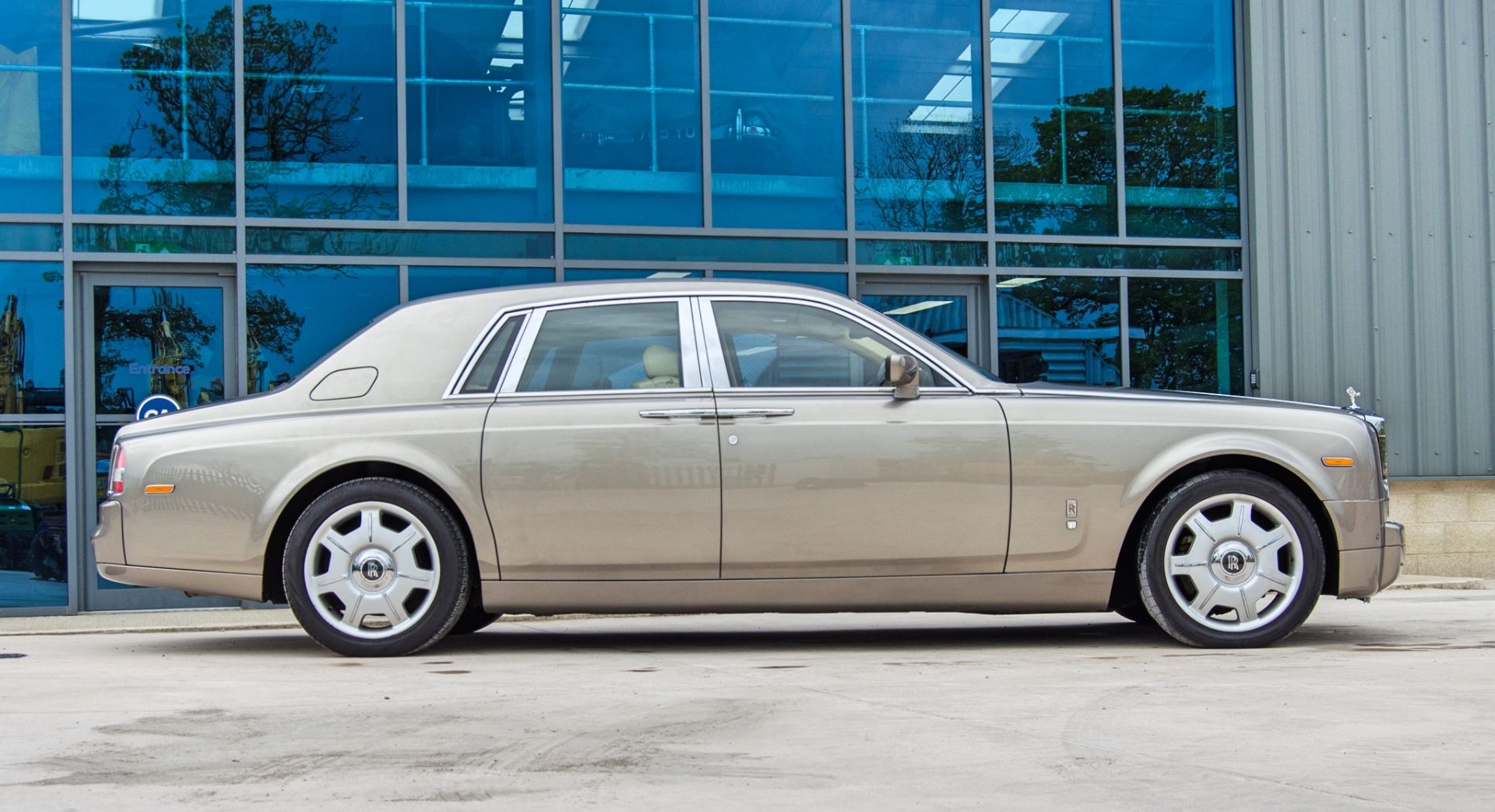 Rolls Royce Phantom 6749cc V12 Auto 4 door saloon car Registration Number: RX05 BPF Date of - Image 13 of 53