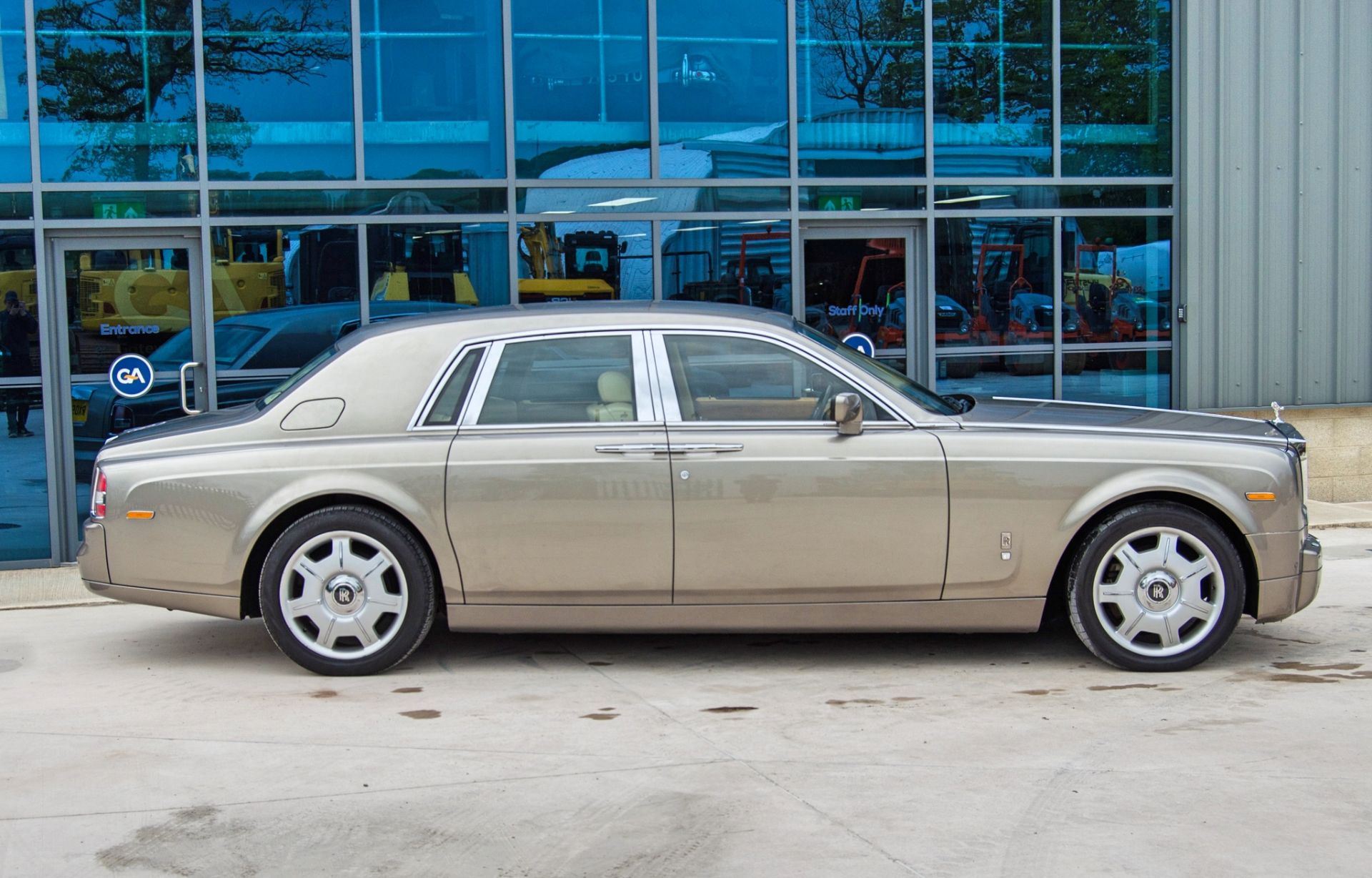 Rolls Royce Phantom 6749cc V12 Auto 4 door saloon car Registration Number: RX05 BPF Date of - Image 14 of 53