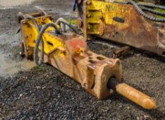 DKB 1800 hydraulic breaker to suit 13 to 20 tonne excavator Pin diameter: 80mm Pin centres: 470mm