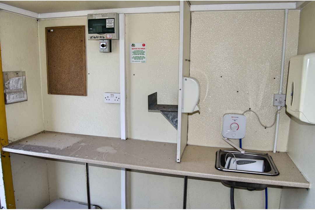 12 ft x 8 ft steel anti-vandal mobile welfare site unit Comprising of: Canteen area, toilet & - Image 8 of 11