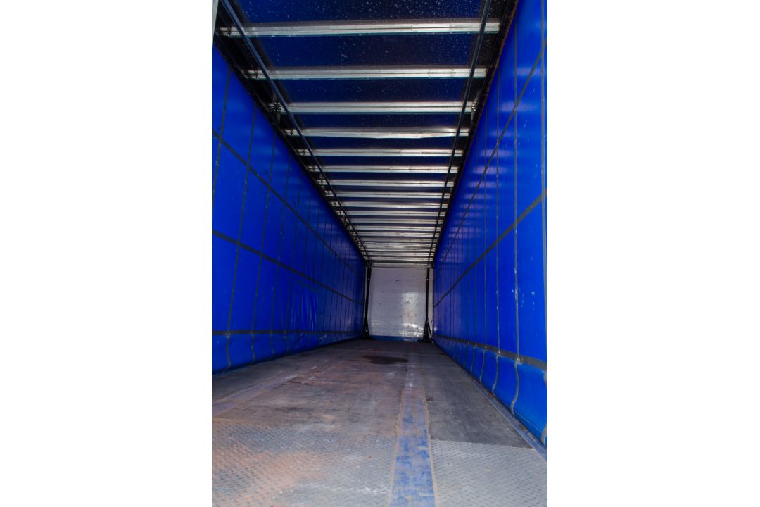 Lawrence David 13.7 metre tri-axle curtain sided trailer Year of Manufacture: 2015 Ident Mark: - Image 13 of 15