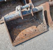 2 ft digging bucket