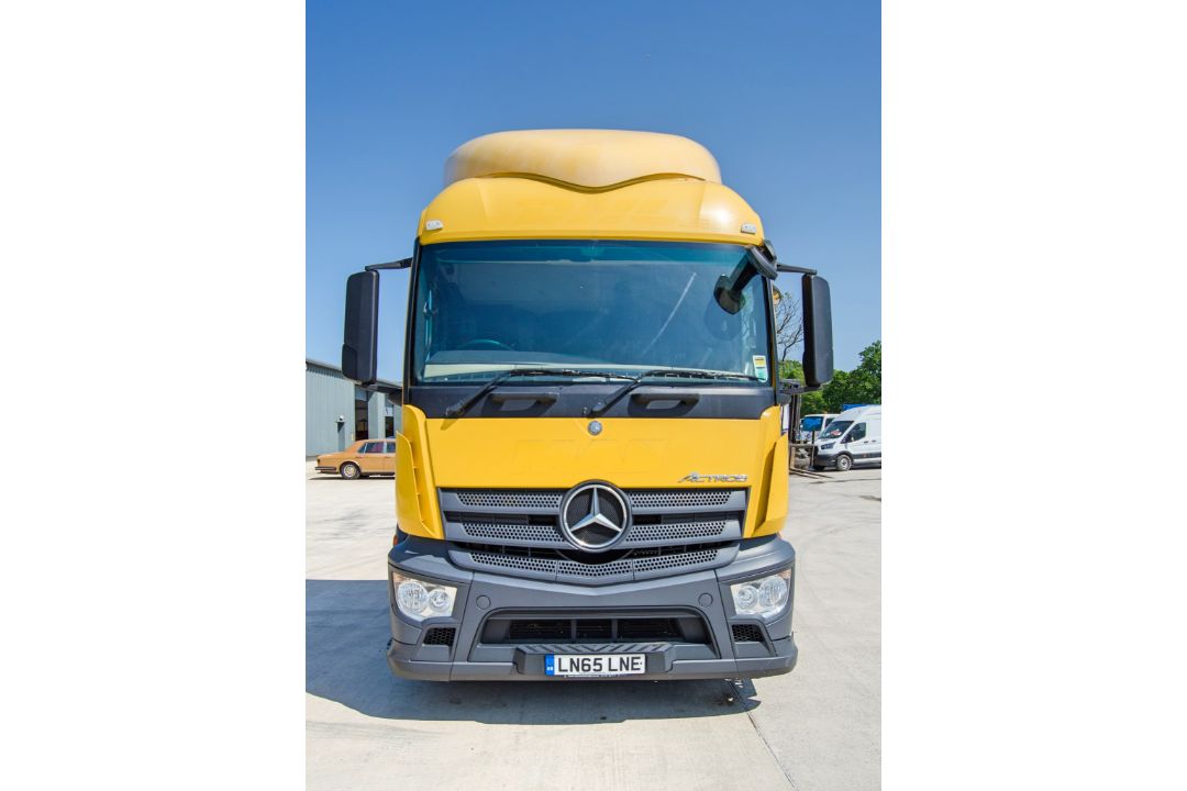 Mercedes Benz Actros 2543 Bluetech 6 6x2 tractor unit Registration Number: LN65 LNE Date of - Image 4 of 28