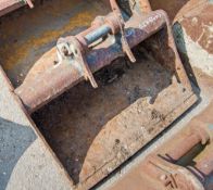 2 ft digging bucket